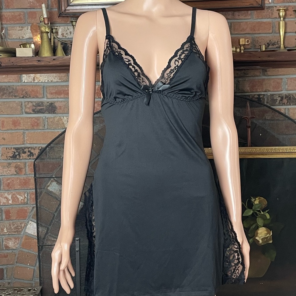 Elegant Black Lace Trim Nightgown